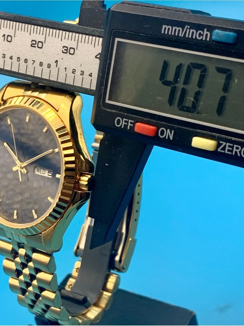 PULSAR By SEIKO V733-0A00 Men’s Vintage Wristwatch Day/Date Working New Battery